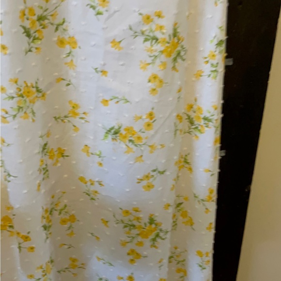 Ruby Rox Sz 11 Junior size White and Yellow lined dress. The dress is textured. - Picture 4 of 11